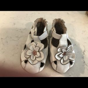 So Cute Baby Girl White Leather Sandal Slip Ons size 0-6 mos